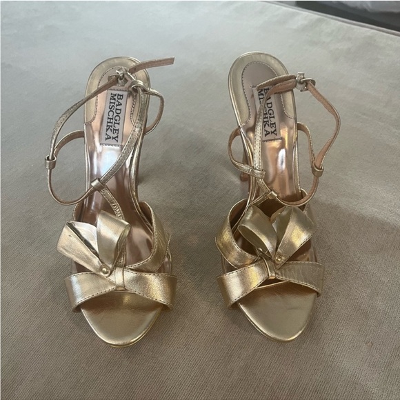 Badgley Mischka Gold Bow Heels - Picture 1 of 3